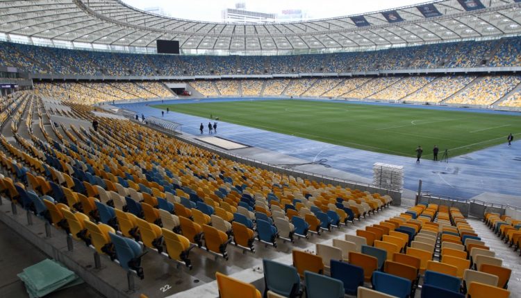 Уболівальників офійційно допустили на стадіони України