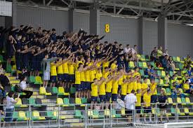 Уболівальників офійційно допустили на стадіони України